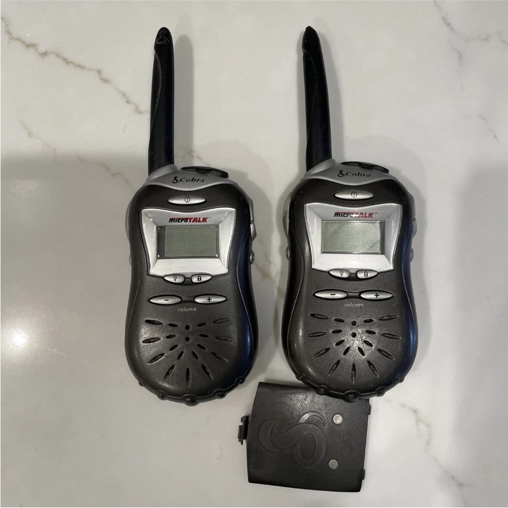 Cobra MicroTalk Walkie Talkies FRS-220 Set of 2 Tested two way radio